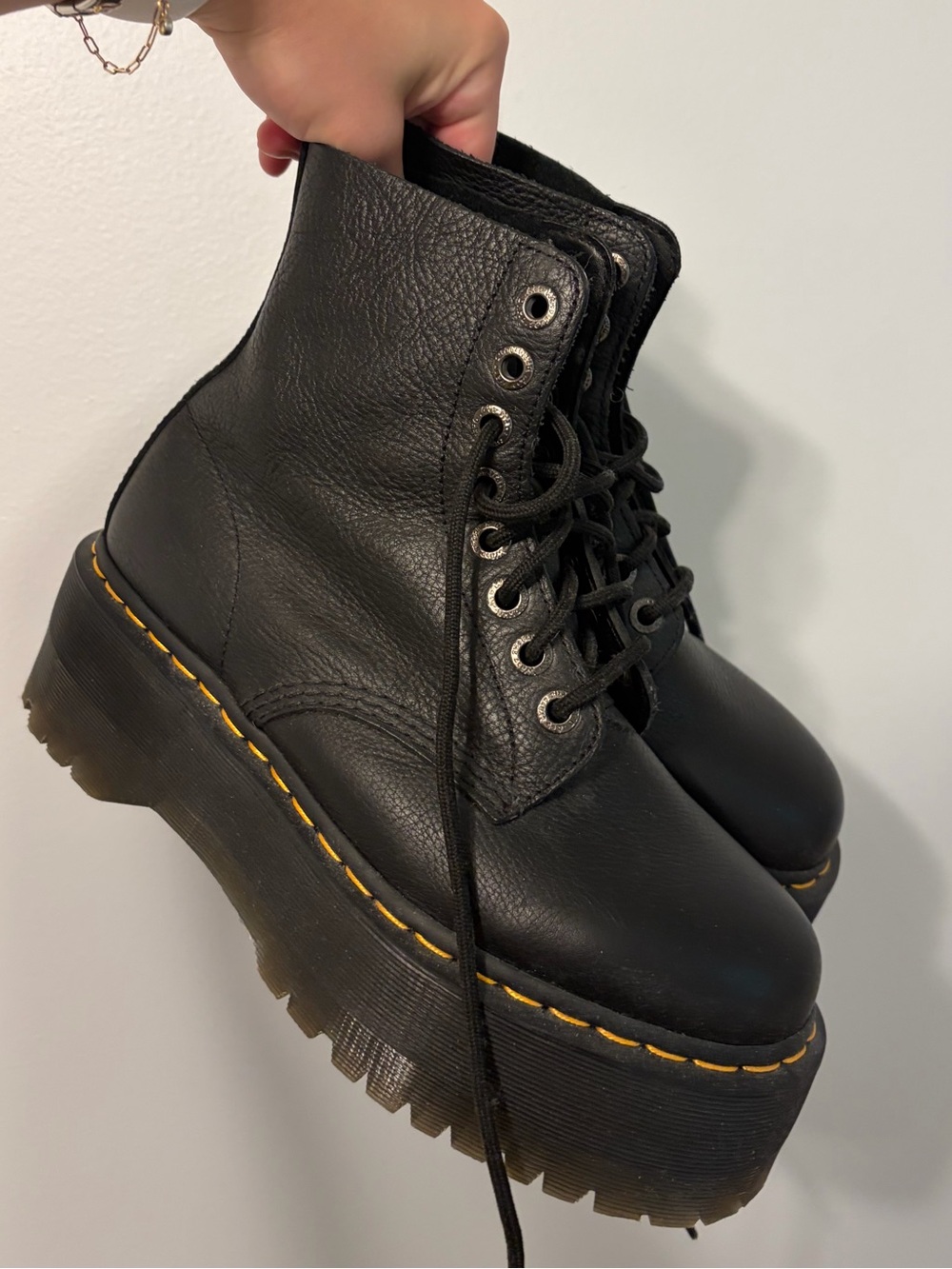Dr. Martens 1460 MAX LEATHER PLATFORM BOOTS. SIZE 9
